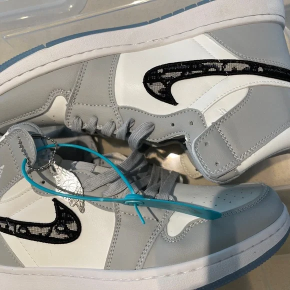 Jordan 1 Dior - Picture 3 of 7